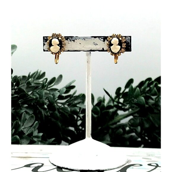 Vintage Gold-Tone Cameo Screw back Earrings With Black & Ivory Detailing - Picture 3 of 4